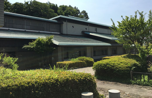 神奈川県立金沢文庫（称名寺境内に隣接）