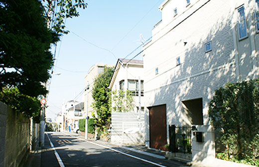 邸宅が立ち並ぶ旗の台エリアの街並み